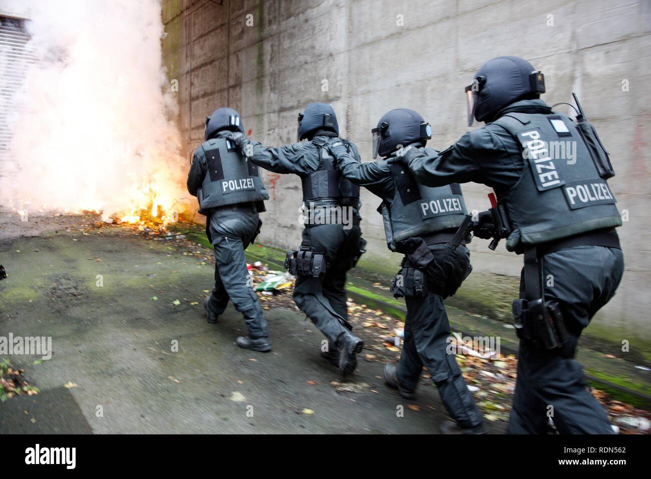 Prove di funzionamento, ufficiali del spezialeinsatzkommando, SEK, una speciale unità di risposta dello Stato tedesco forza di polizia, Foto Stock