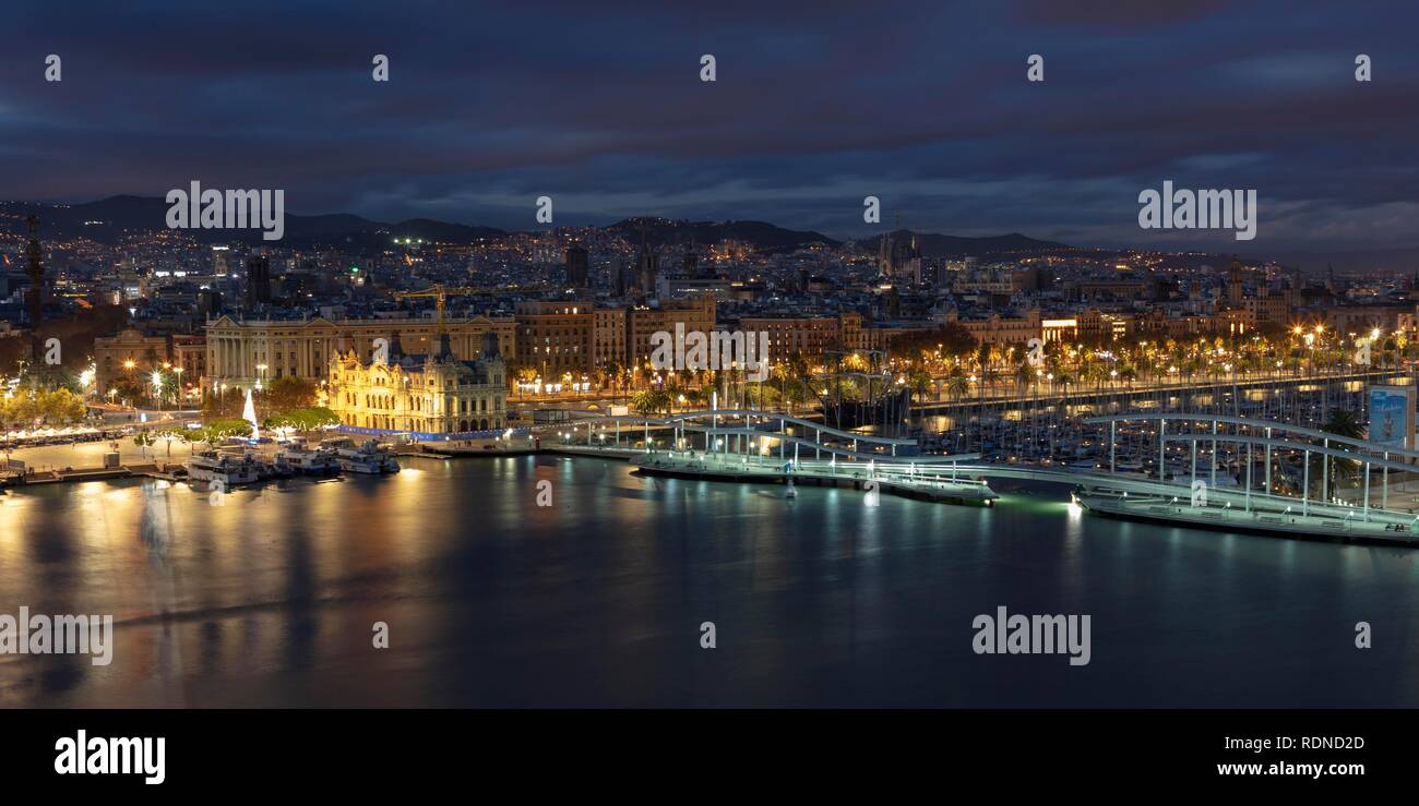 Port Port Vell, Rambla de Mar harbour promenade, crepuscolo, Barcellona, in Catalogna, Spagna Foto Stock