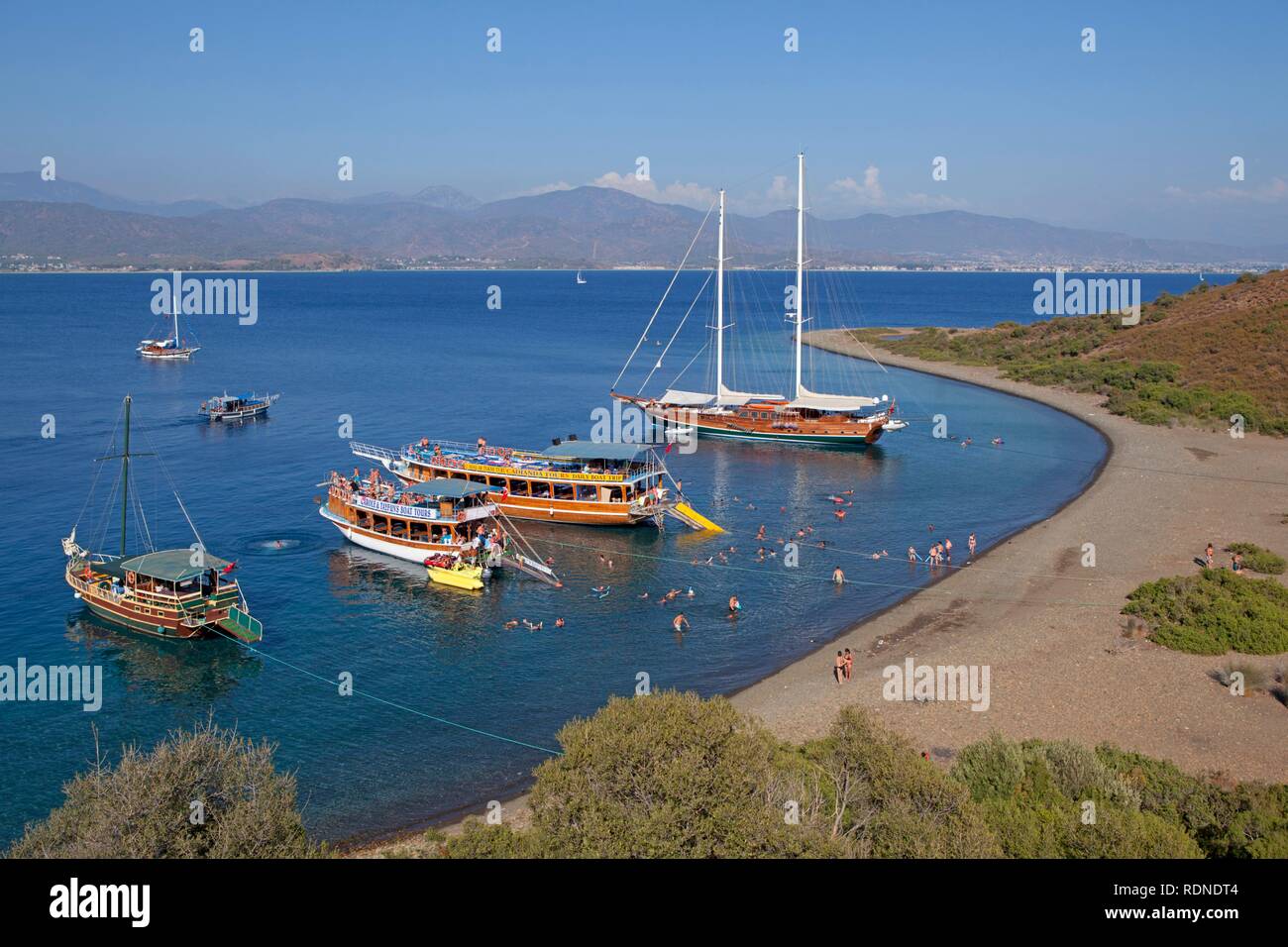 Navi off Isola Rossa, Turchia egea, Turchia, Asia Foto Stock