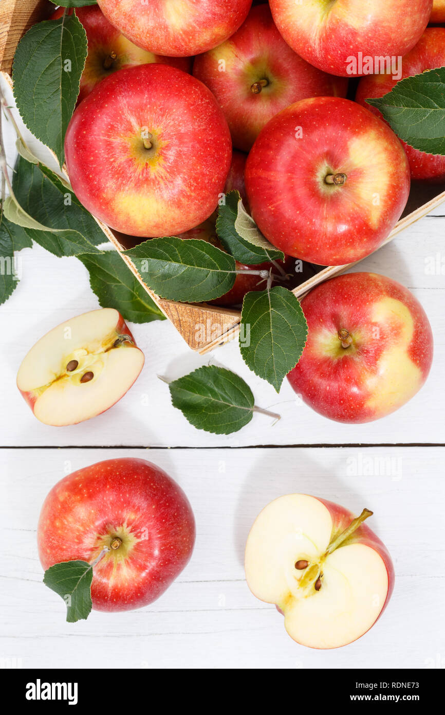 Mele apple frutta frutti da sopra il formato ritratto autumn fall box mangiare Foto Stock