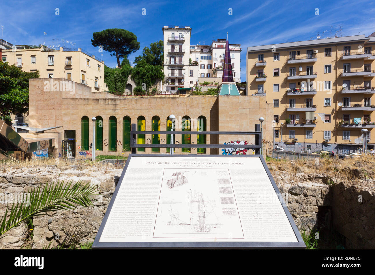 Napoli (Italia) - 'metro dell'arte" è la ferrovia urbana linea 1, una forza di attrazione con le sue stazioni e opere artistiche. Salvator Rosa station Foto Stock