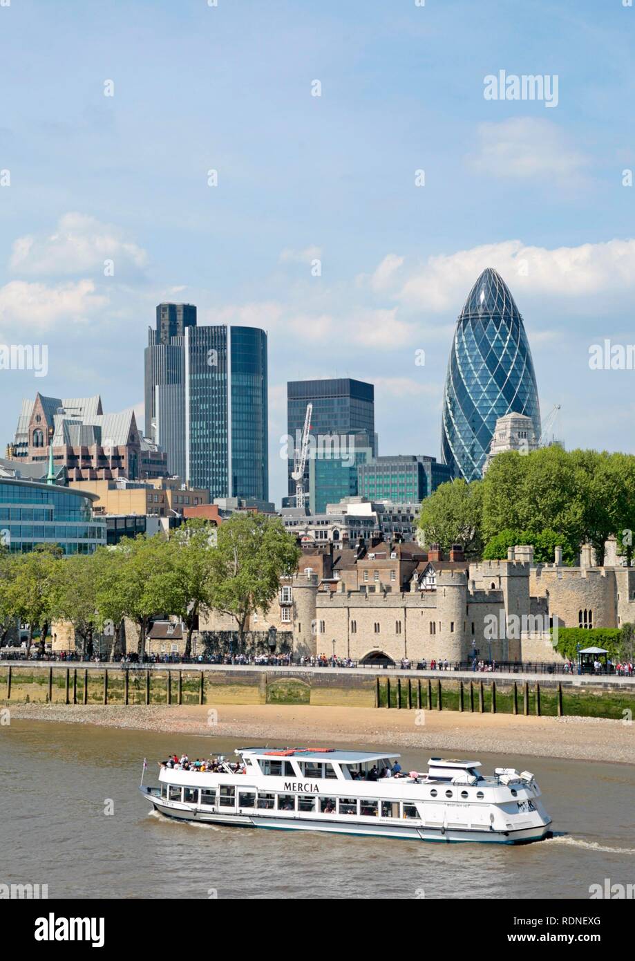 Skyline con Swiss Re Tower, London, England, Gran Bretagna, Europa Foto Stock