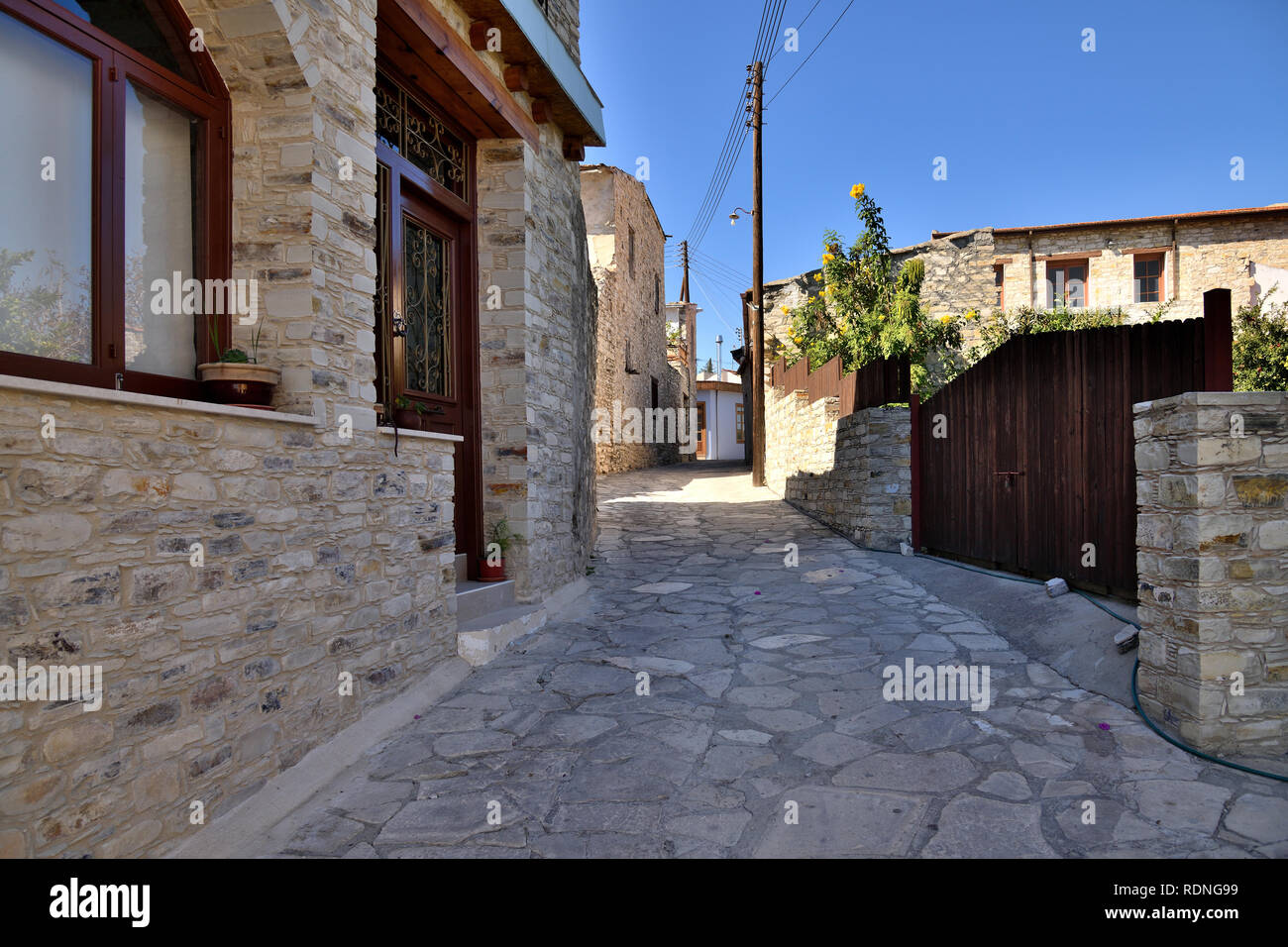 Strada stretta nel borgo antico di Lefkara, Cipro Foto Stock