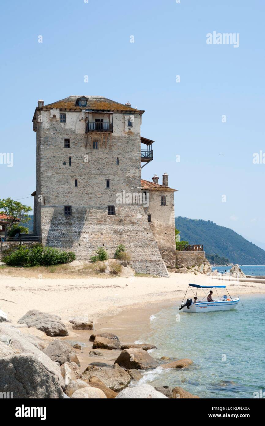 Torre di Prosphorion a Ouranoupolis sulla penisola di Athos in Chalcidice, la buccia, Macedonia centrale, Grecia, Europa Foto Stock