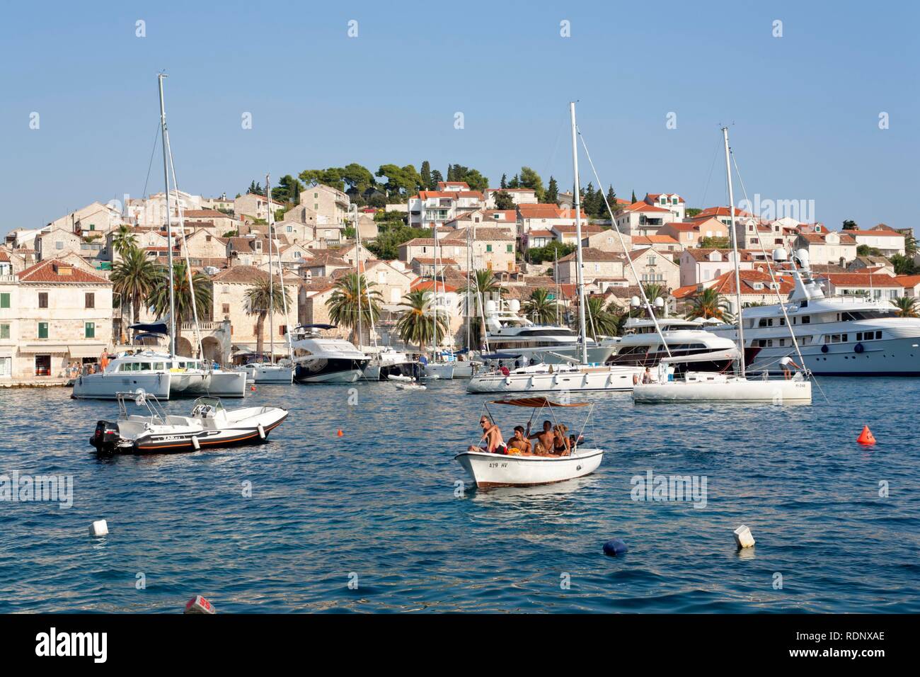 Il porto di Hvar, isola di Hvar Dalmazia Centrale, Adriatico, Croazia, Europa Foto Stock