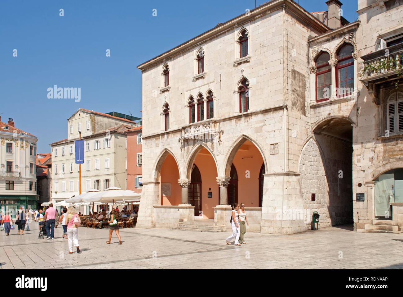 Ex Municipio su Narodni trg square, Split, Dalmazia Centrale, Adriatico, Croazia, Europa Foto Stock