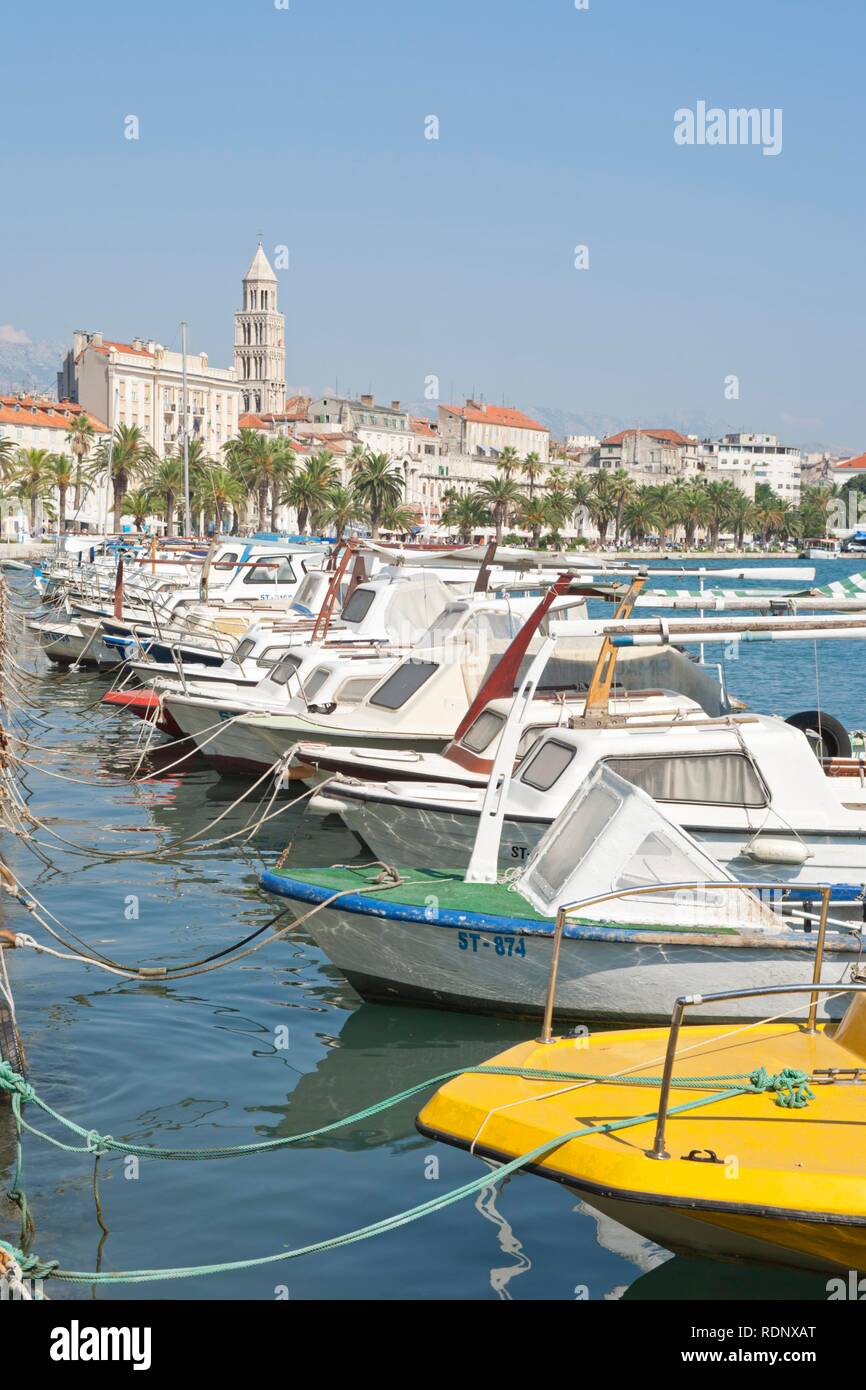 Barche da pesca nel porto di Split, Dalmazia Centrale, Adriatico, Croazia, Europa Foto Stock