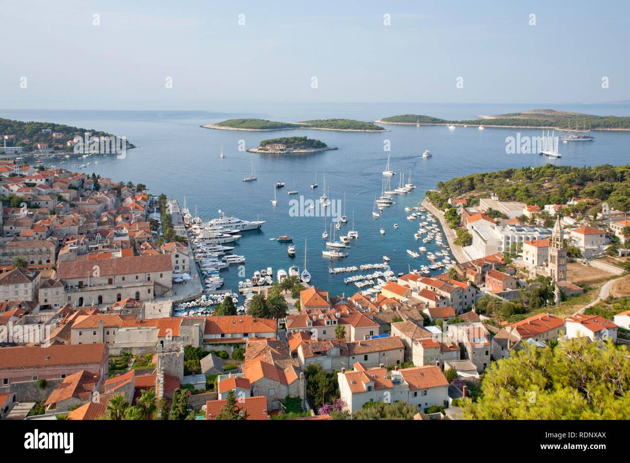 Vista della citta di Hvar dalla rocca, Hvar, isola della Dalmazia centrale, Adriatico, Croazia, Europa Foto Stock