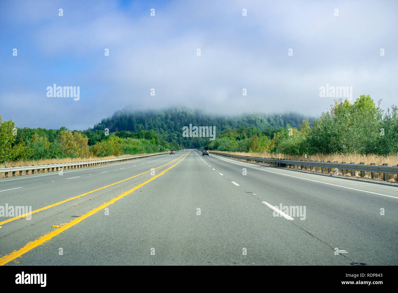 Weather cambia durante la guida in autostrada, Oregon Foto Stock