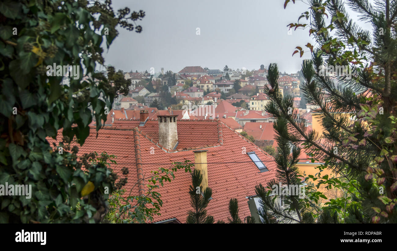 Zagabria, Croazia - Vista panoramica del centro cittadino di paesaggio urbano di autunno Foto Stock