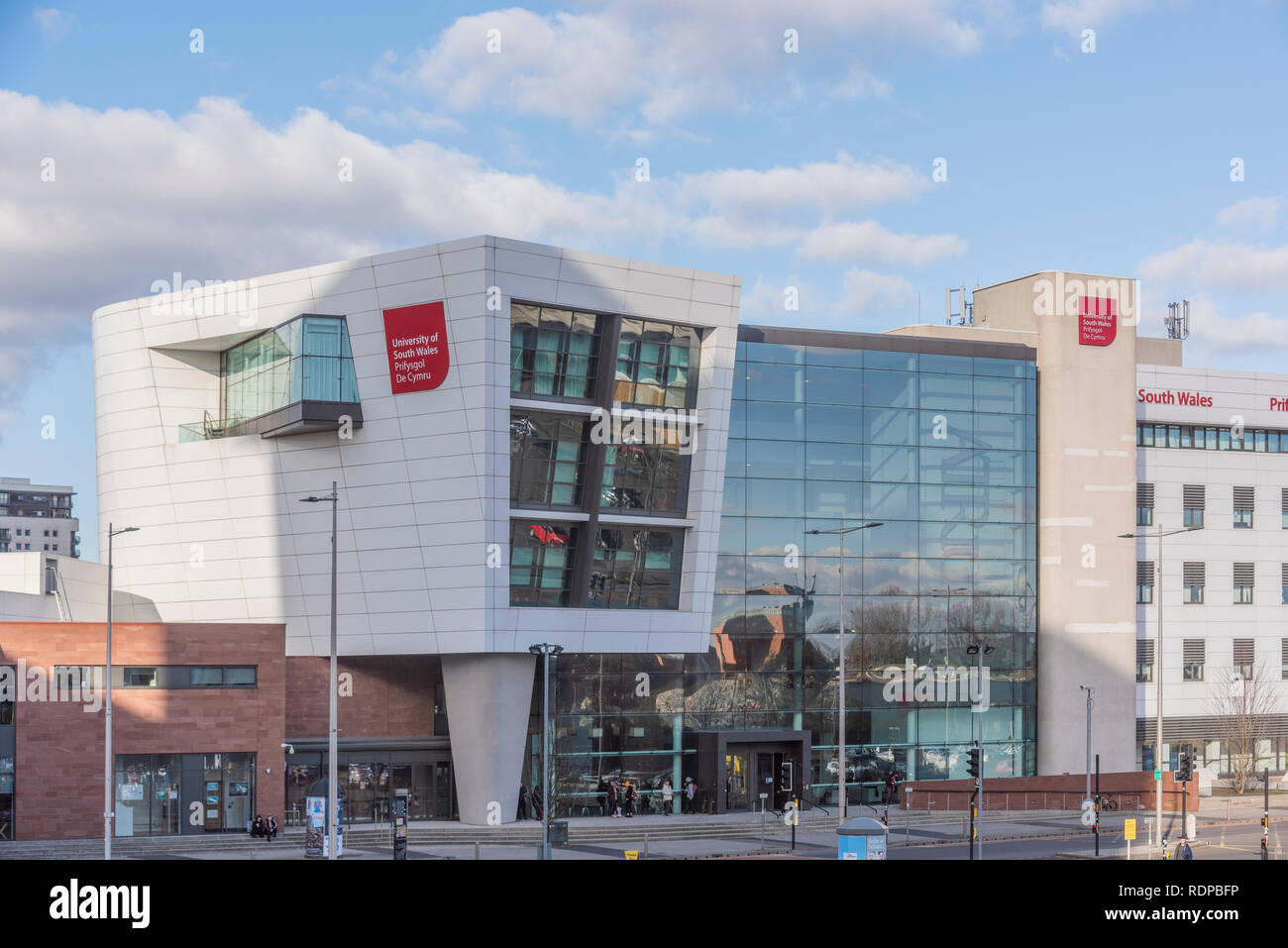 L'Atrium Campus di Cardiff, parte dell'Università del Galles del Sud, è un centro moderno e dinamico per le industrie creative: Phillip Roberts Foto Stock