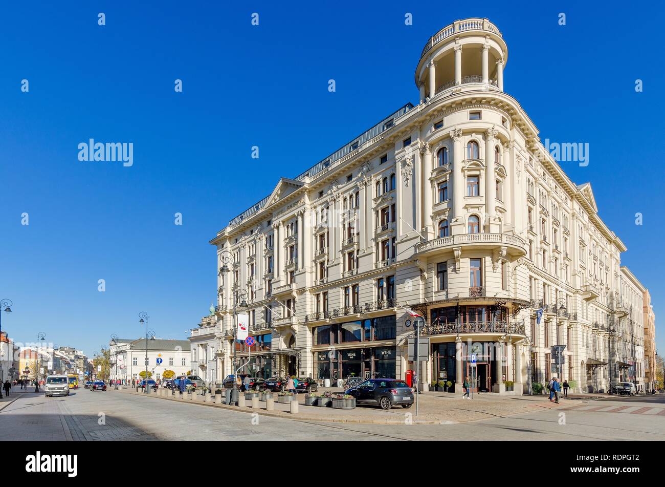 Varsavia, MAZOVIAN PROVINCIA / Polonia - 31 ottobre 2018: il lusso di 'Bristol' Hotel. Krakowskie Przedmiescie street, parte del percorso di Casino Royale. Foto Stock