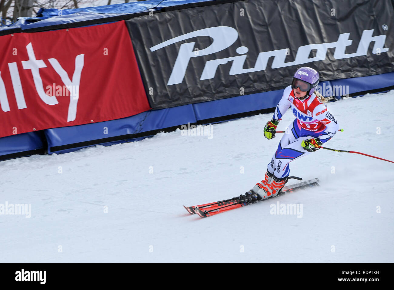 KILLINGTON VT - novembre 24: Tessa Worley della Francia nella area di finitura dopo la seconda esecuzione di slalom gigante su Audi FIS Coppa del Mondo di sci. Foto Stock