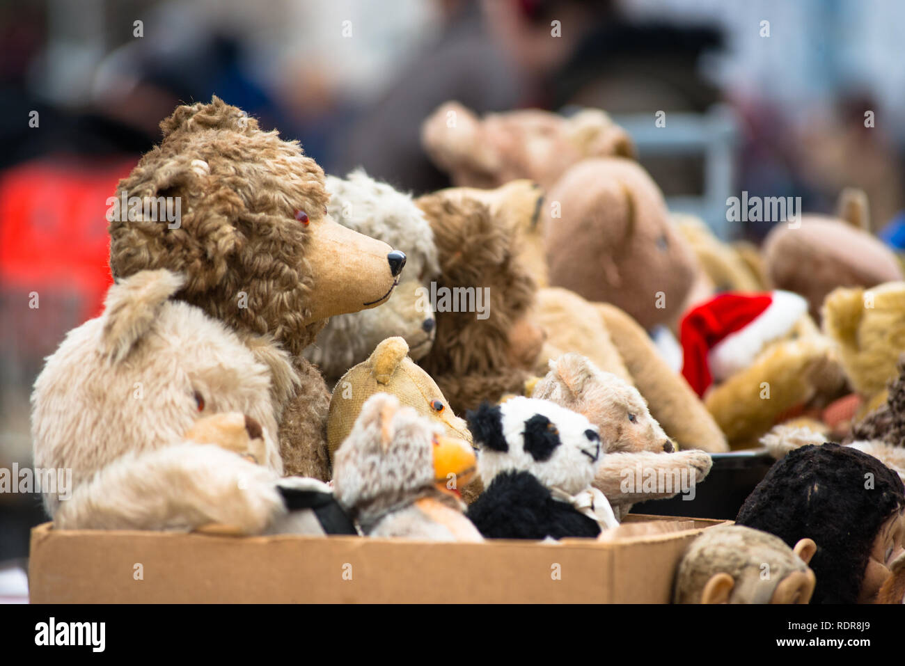 Vienna Naschmarkt Linke Wienzeile mercato delle pulci Mercato antiquario. Austria. Foto Stock