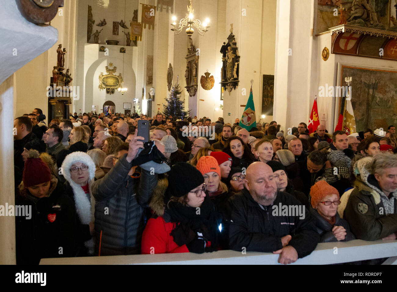 Gdansk, Polonia 18 gennaio 2019. Il corteo funebre del sindaco Pawel Adamowicz. I residenti di Danzica sono di commemorazione del sindaco Pawel Adamowicz in "l'ultimo modo". Credito: Slawomir Kowalewski/Alamy Live News Foto Stock
