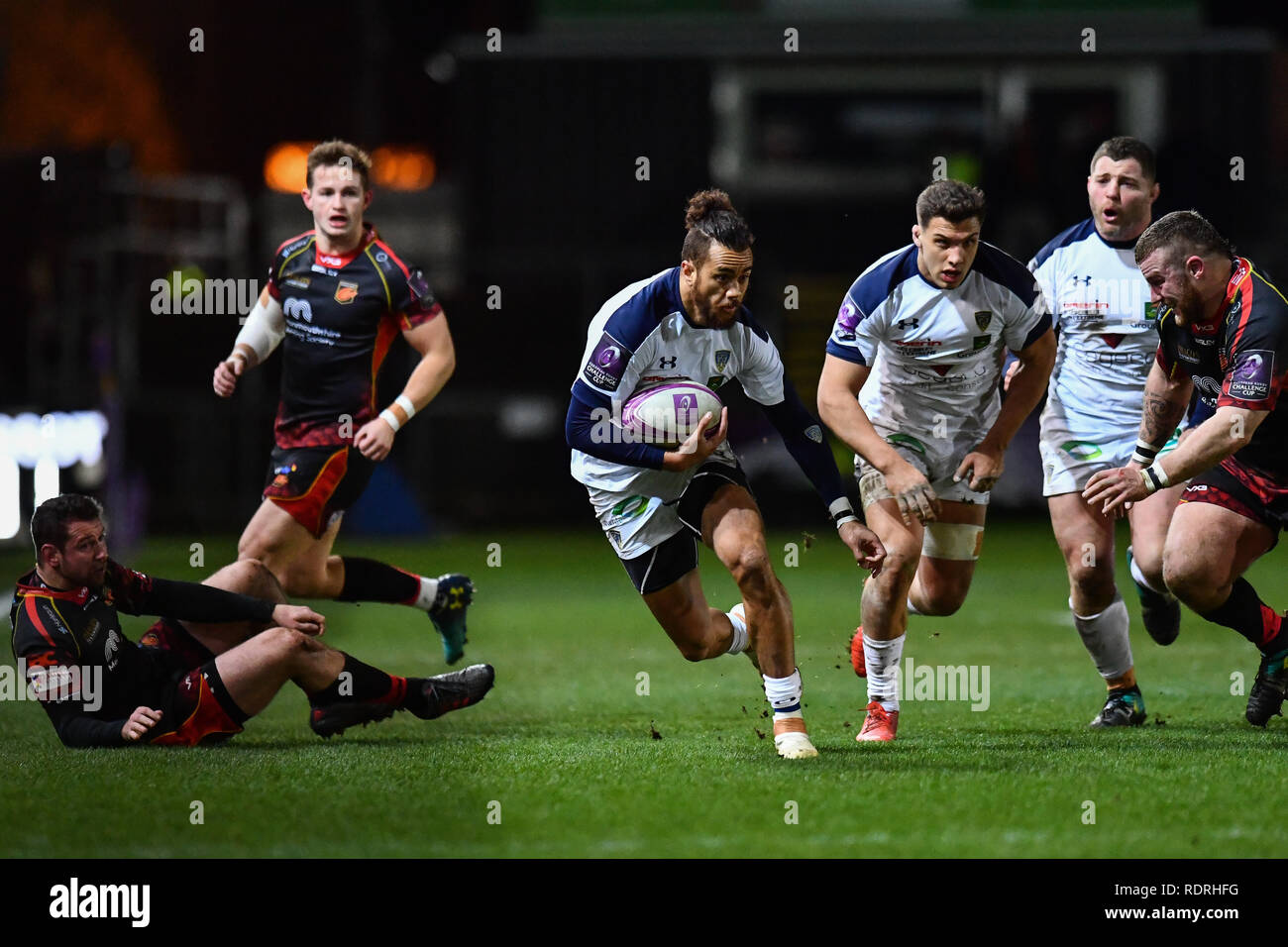 Newport, Wales, Regno Unito. 18 gennaio 2019. European Challenge Cup, draghi vs ASM CLERMONT AUVERGNE ; Pietro Betham di Clermont Auvergne fa una pausa Credito: Craig Thomas/news immagini Credito: News immagini /Alamy Live News Foto Stock