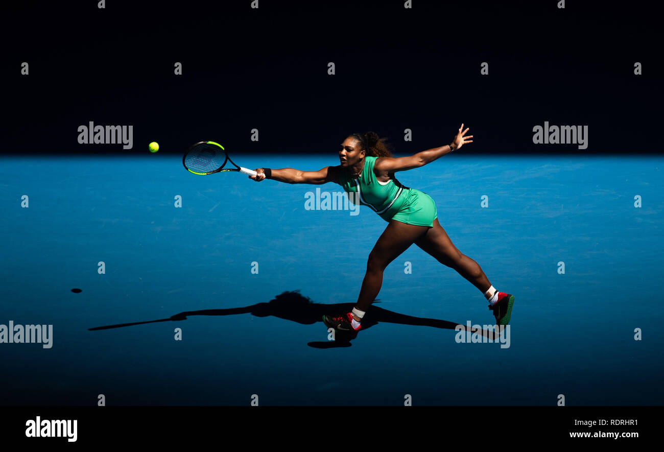 Melbourne, Australia. Xix gen, 2019. (SP)AUSTRALIA-Melbourne-TENNIS-AUSTRALIA OPEN-GIORNO 6 Serena Williams degli Stati Uniti è in azione durante le sue donne Singoli Terzo turno match contro Dayana Yastremska di Ucraina presso l'Australian Open a Melbourne, Australia, Gennaio 19, 2019. Credito: Bai Xue/Xinhua/Alamy Live News Foto Stock