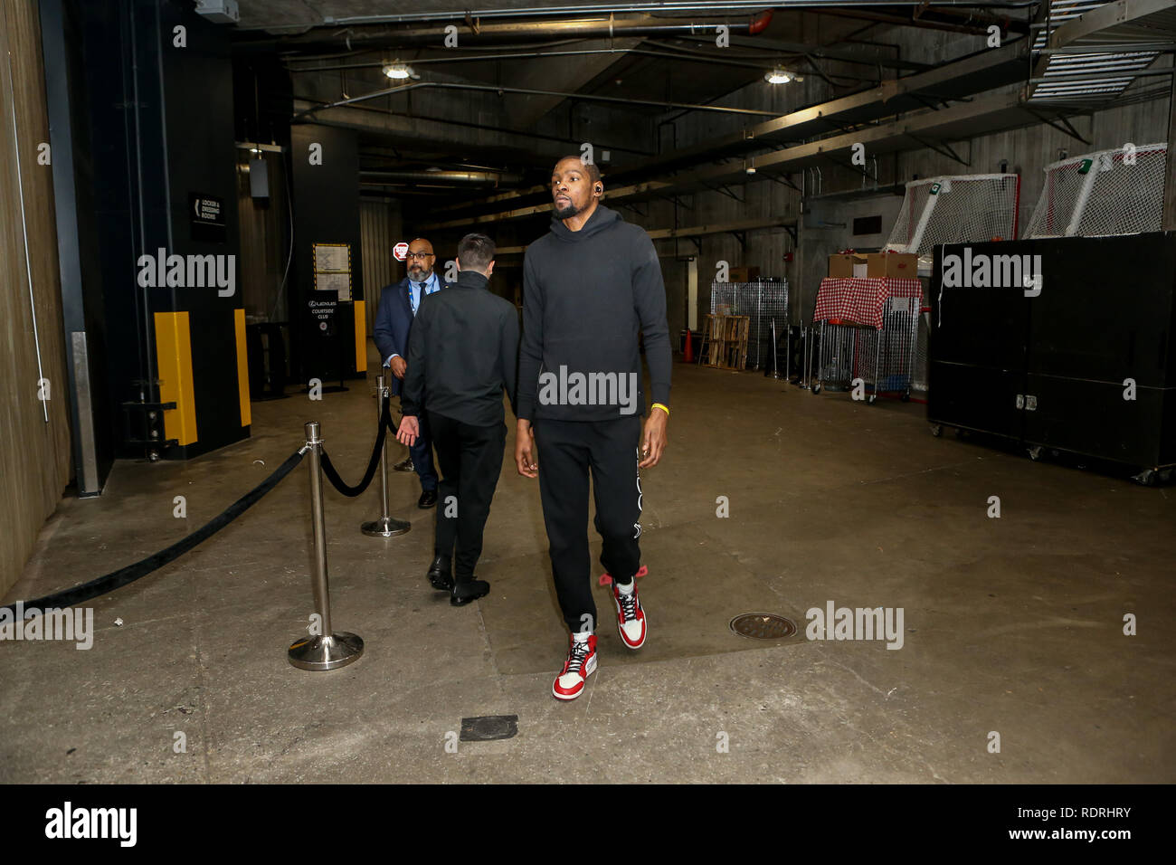 Los Angeles, CA, Stati Uniti d'America. 18 gennaio, 2019. Golden State Warriors avanti Kevin Durant #35 prima del Golden State Warriors vs Los Angeles Clippers a Staples Center il 18 gennaio 2019. (Foto di Jevone Moore) Credito: csm/Alamy Live News Foto Stock