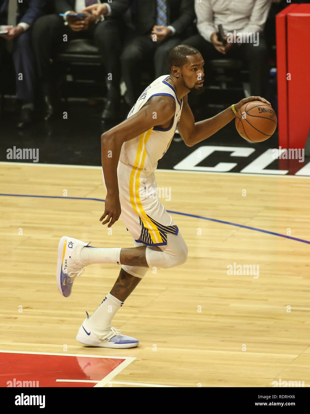 Los Angeles, CA, Stati Uniti d'America. 18 gennaio, 2019. Golden State Warriors avanti Kevin Durant #35 durante la Golden State Warriors vs Los Angeles Clippers a Staples Center il 18 gennaio 2019. (Foto di Jevone Moore) Credito: csm/Alamy Live News Foto Stock