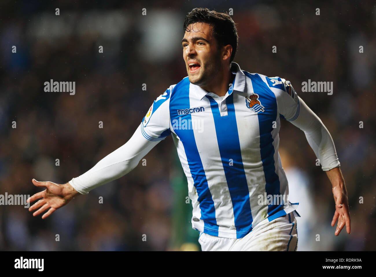 San Sebastian, Spagna. Xvii gen, 2018. Mikel Merino (Sociedad) Calcio/Calcetto : Merino celebrare dopo il suo obiettivo durante lo spagnolo 'Copa del Rey' round di 16 seconda gamba match tra Real Sociedad 2-2 Real Betis al Estadio Anoeta a San Sebastian, Spagna . Credito: Mutsu Kawamori/AFLO/Alamy Live News Foto Stock