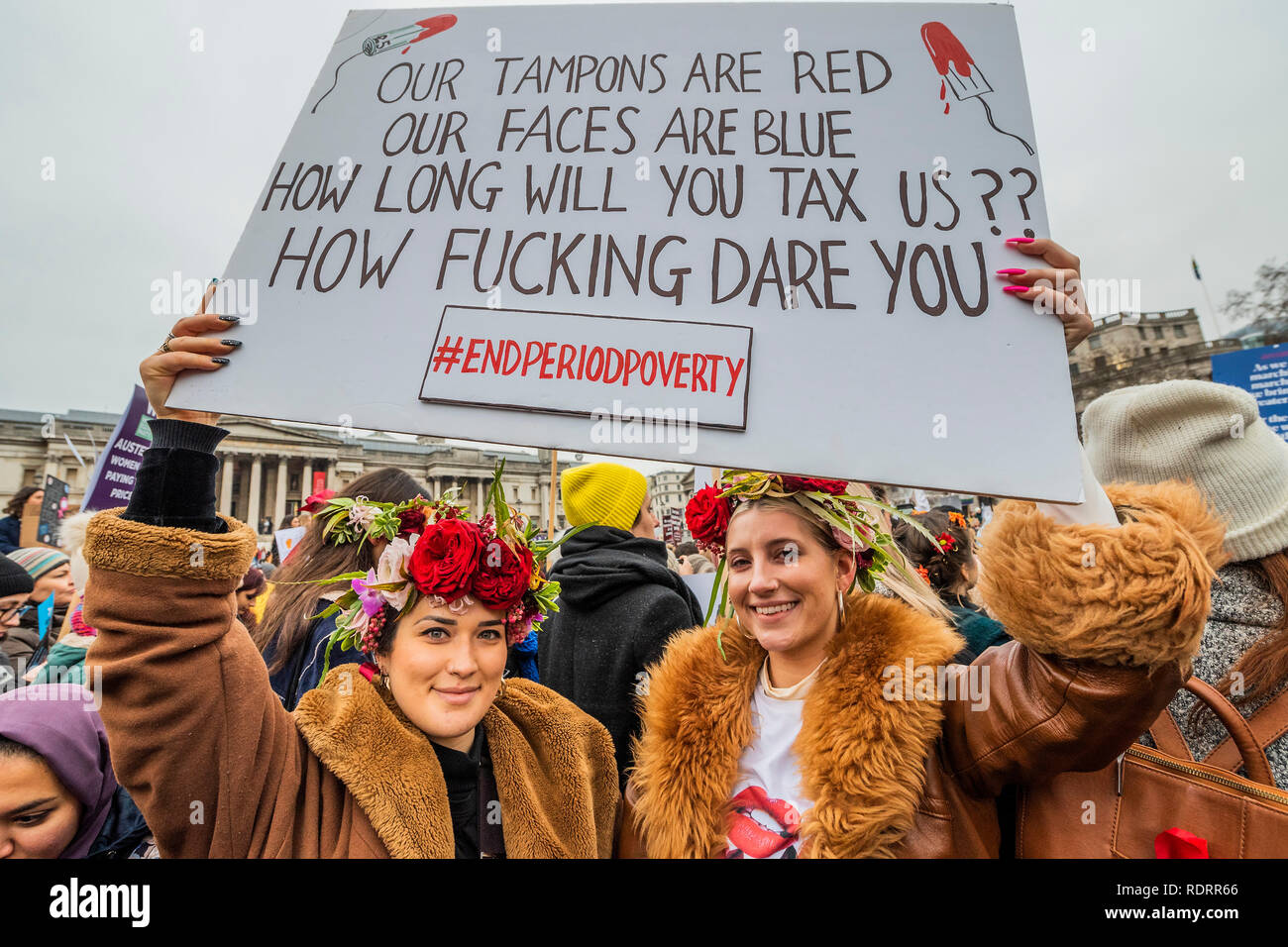 Londra, Regno Unito. 19 gennaio 2019. Tassa di tampone - London capitolo delle donne del Movimento marzo organizza un " Pane e Rose' marzo in memeory del 1912 proteste che revoutionised lavoratori di diritti per le donne e contro le politiche di austerità. Credito: Guy Bell/Alamy Live News Foto Stock