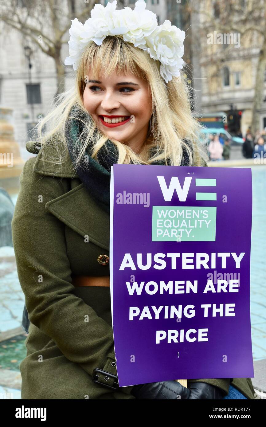 Le donne di Marzo,hanno protestato contro la violenza contro le donne e l'impatto delle politiche del governo su austerità.Trafalgar Square,London.UK Foto Stock