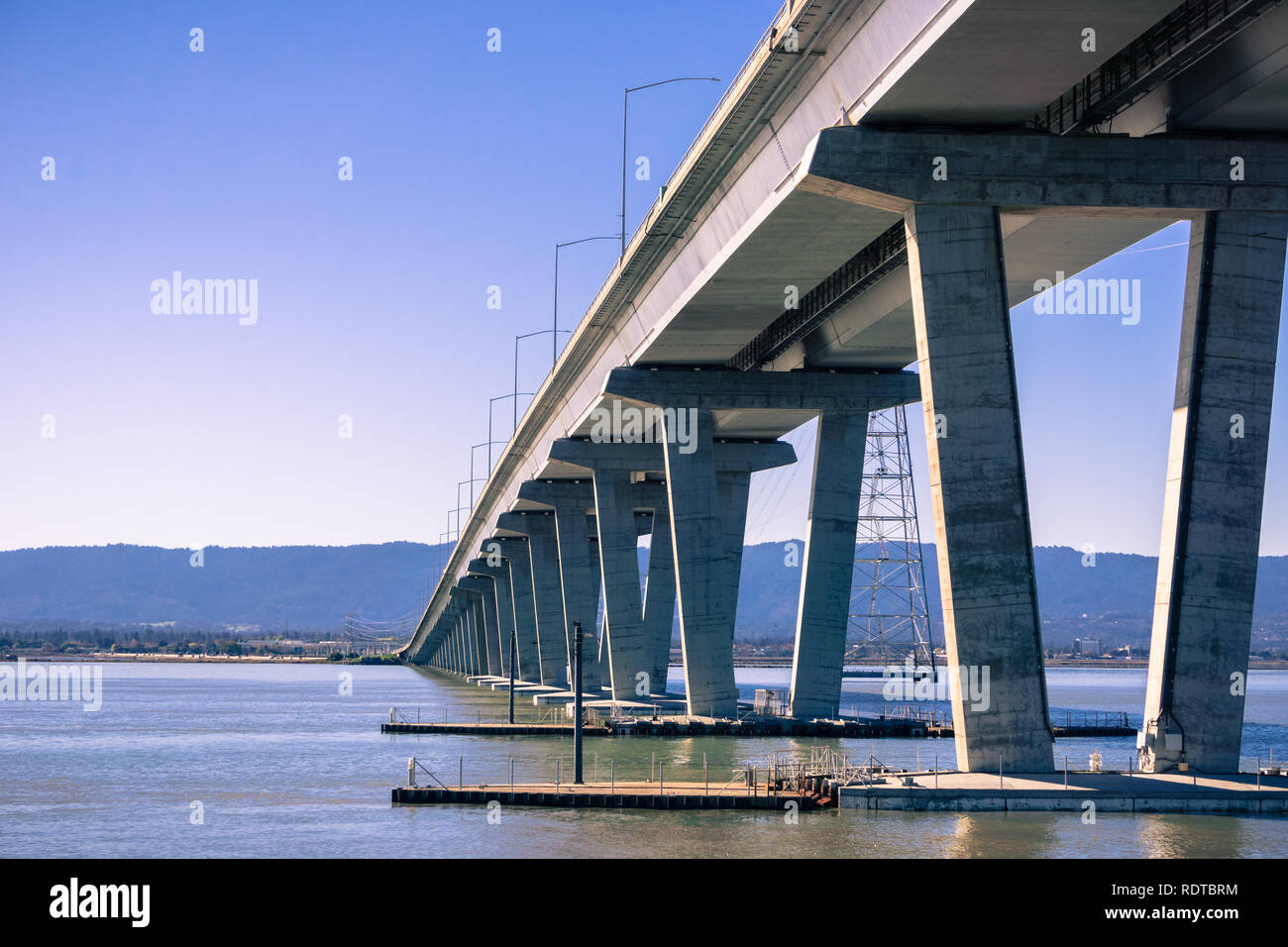 Dumbarton ponte di collegamento Fremont a Menlo Park, San Francisco Bay Area, California Foto Stock