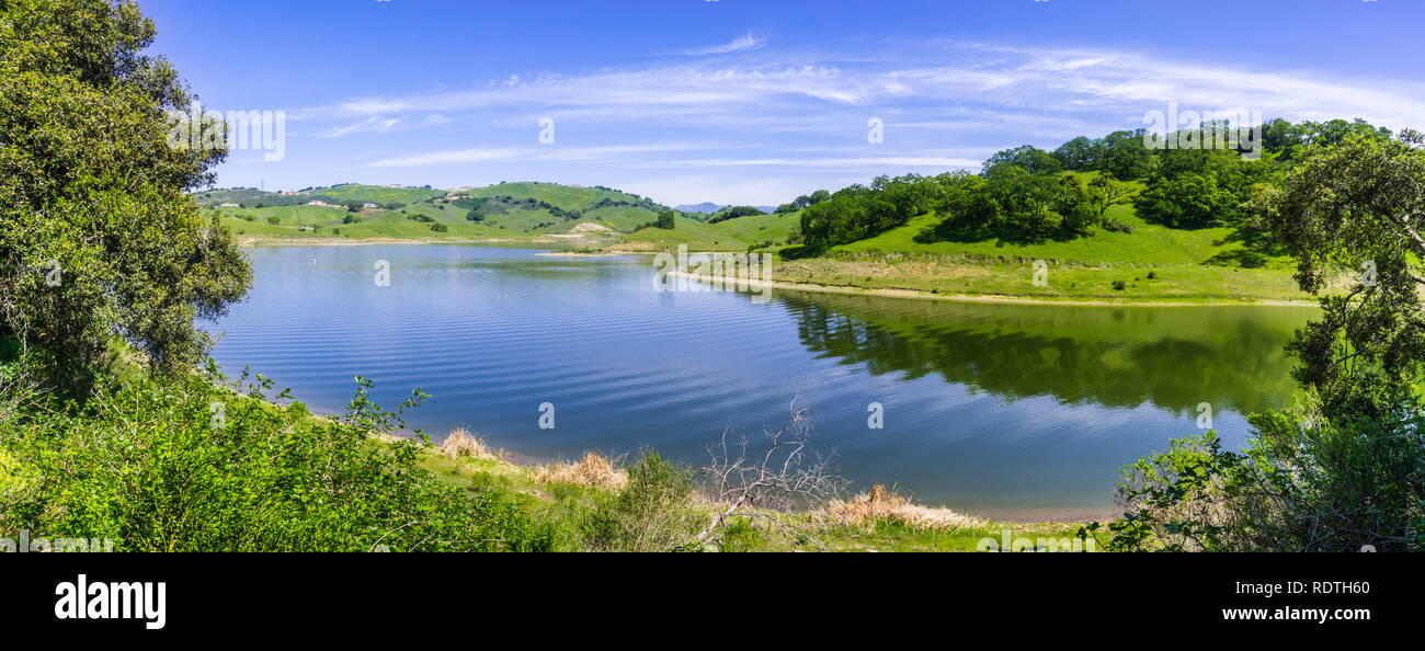 Vista panoramica di Calero serbatoio, Calero Parcheggio contea di Santa Clara County, South San Francisco Bay Area, California Foto Stock