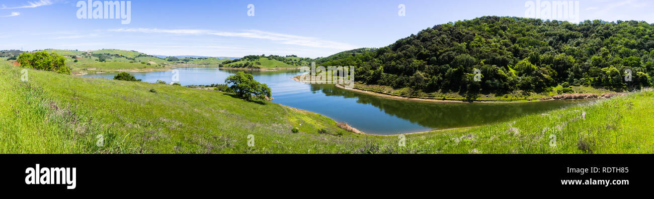 Vista panoramica di Calero serbatoio, Calero Parcheggio contea di Santa Clara County, South San Francisco Bay Area, California Foto Stock