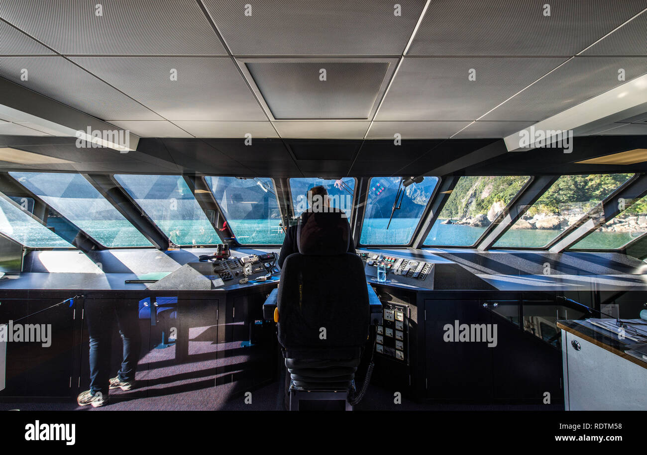 Attraverso il cockpit, Milford Sound, NZ Foto Stock