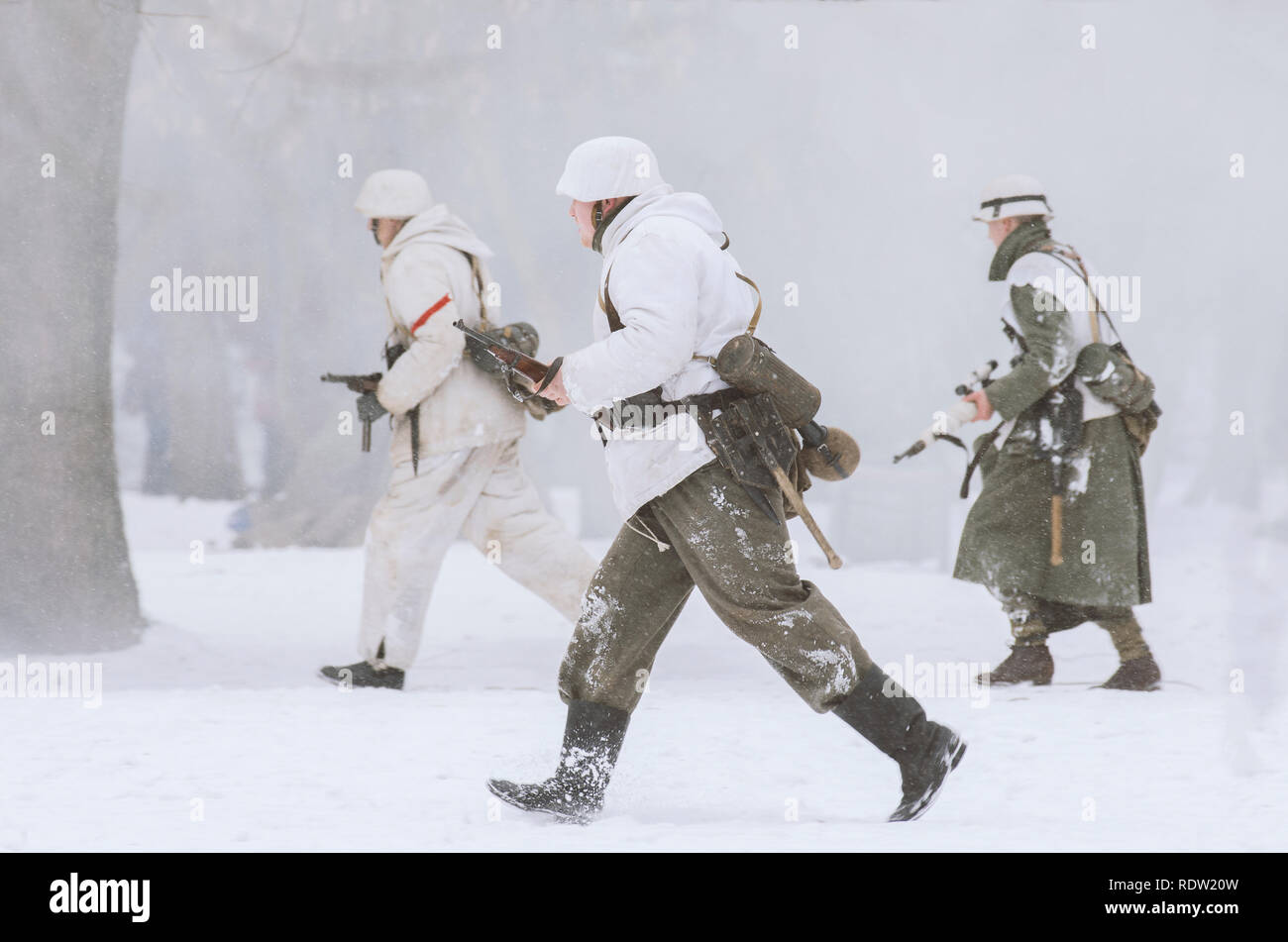 Il parco Ekaterinhof, San Pietroburgo (Russia) - 23 Febbraio 2017: militare ricostruzione storica degli eventi della II Guerra Mondiale. Foto Stock