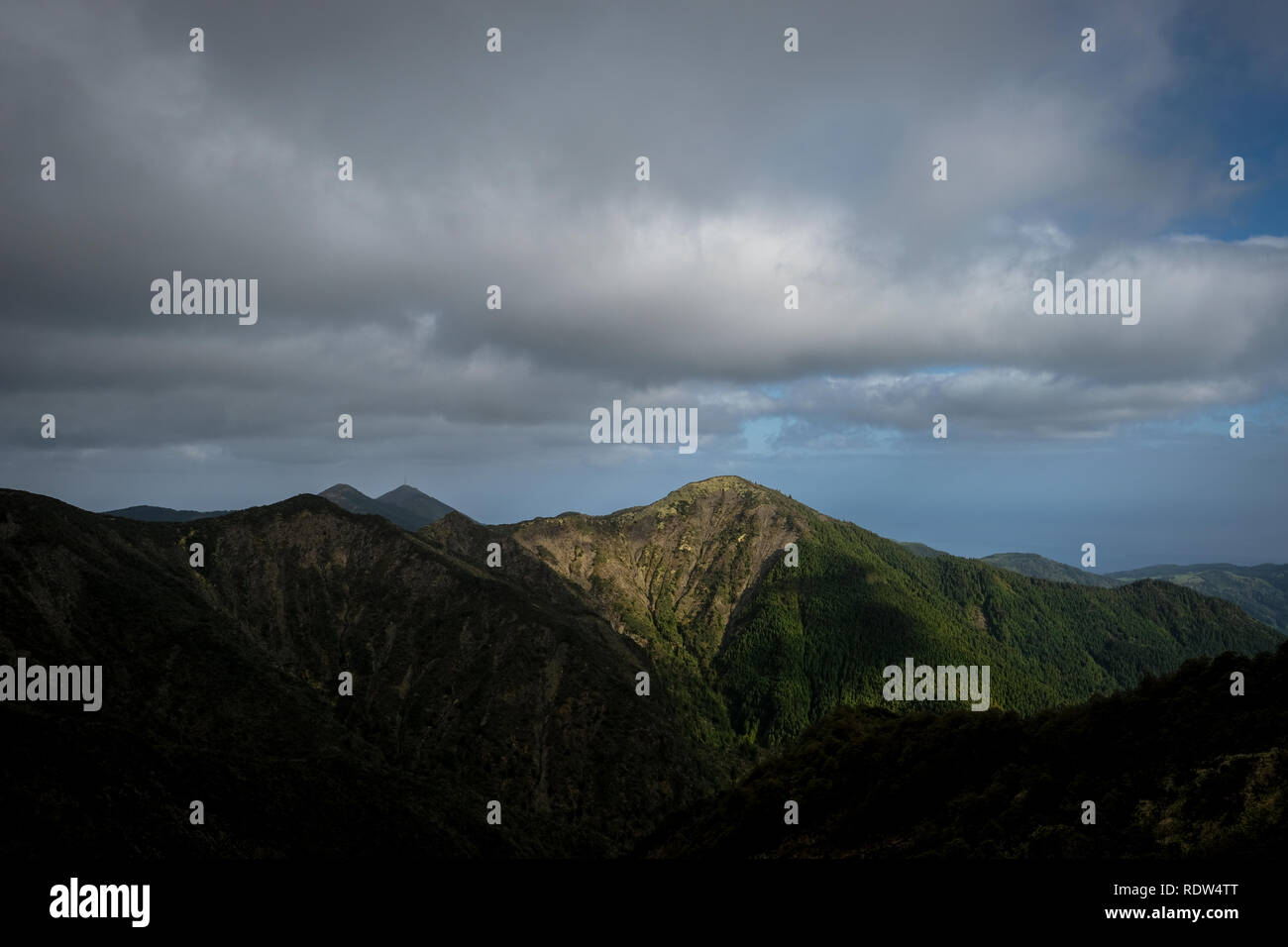 São Miguel, Açores, Portogallo - 28 Aprile 2018: Trekking a Pico da Vara, il punto più alto della città di São Miguel Foto Stock