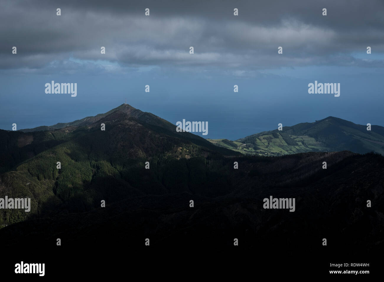 São Miguel, Açores, Portogallo - 28 Aprile 2018: Trekking a Pico da Vara, il punto più alto della città di São Miguel Foto Stock