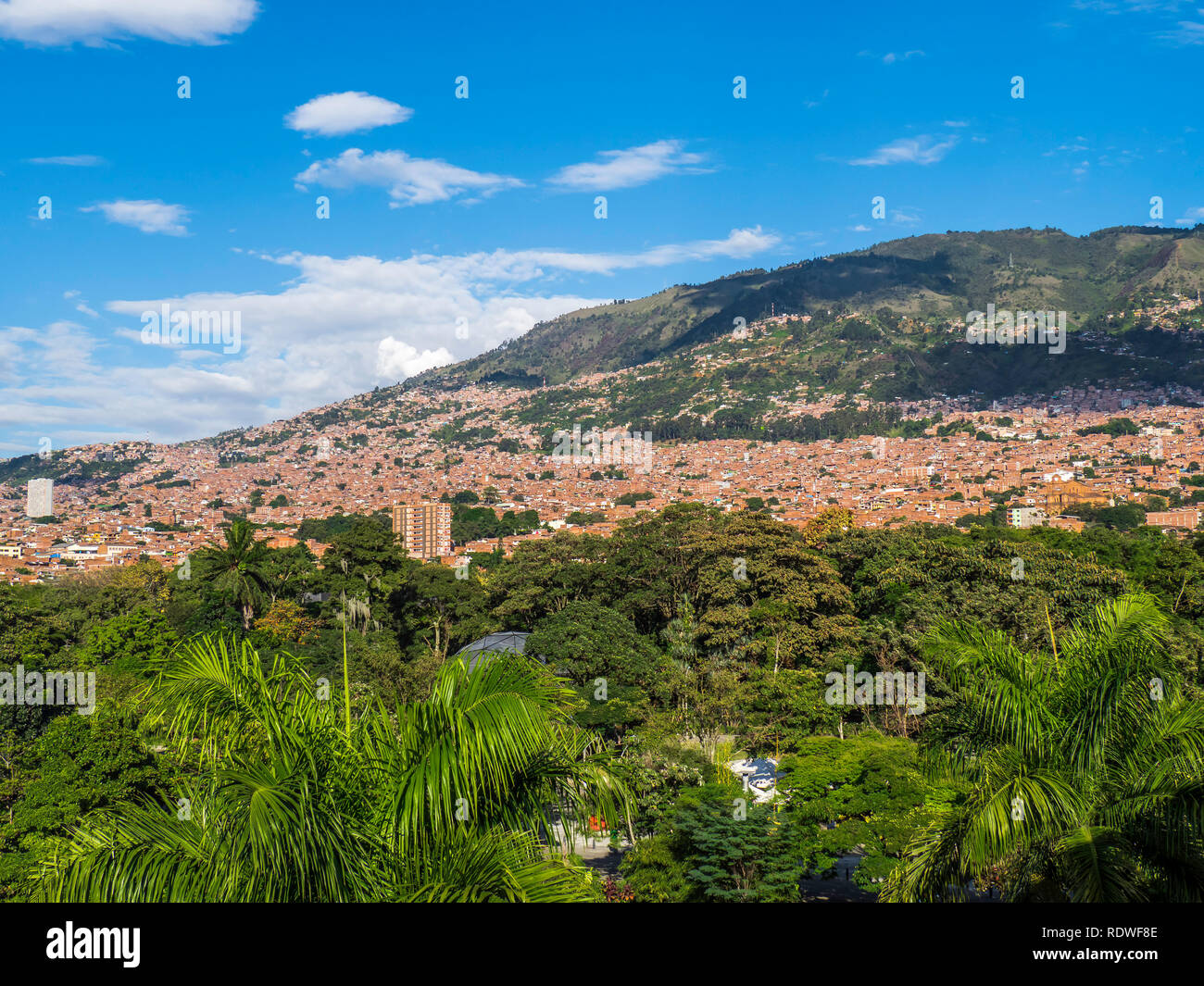 Impressionante Skyline di Medellin visto dal Comuna 13 Foto Stock