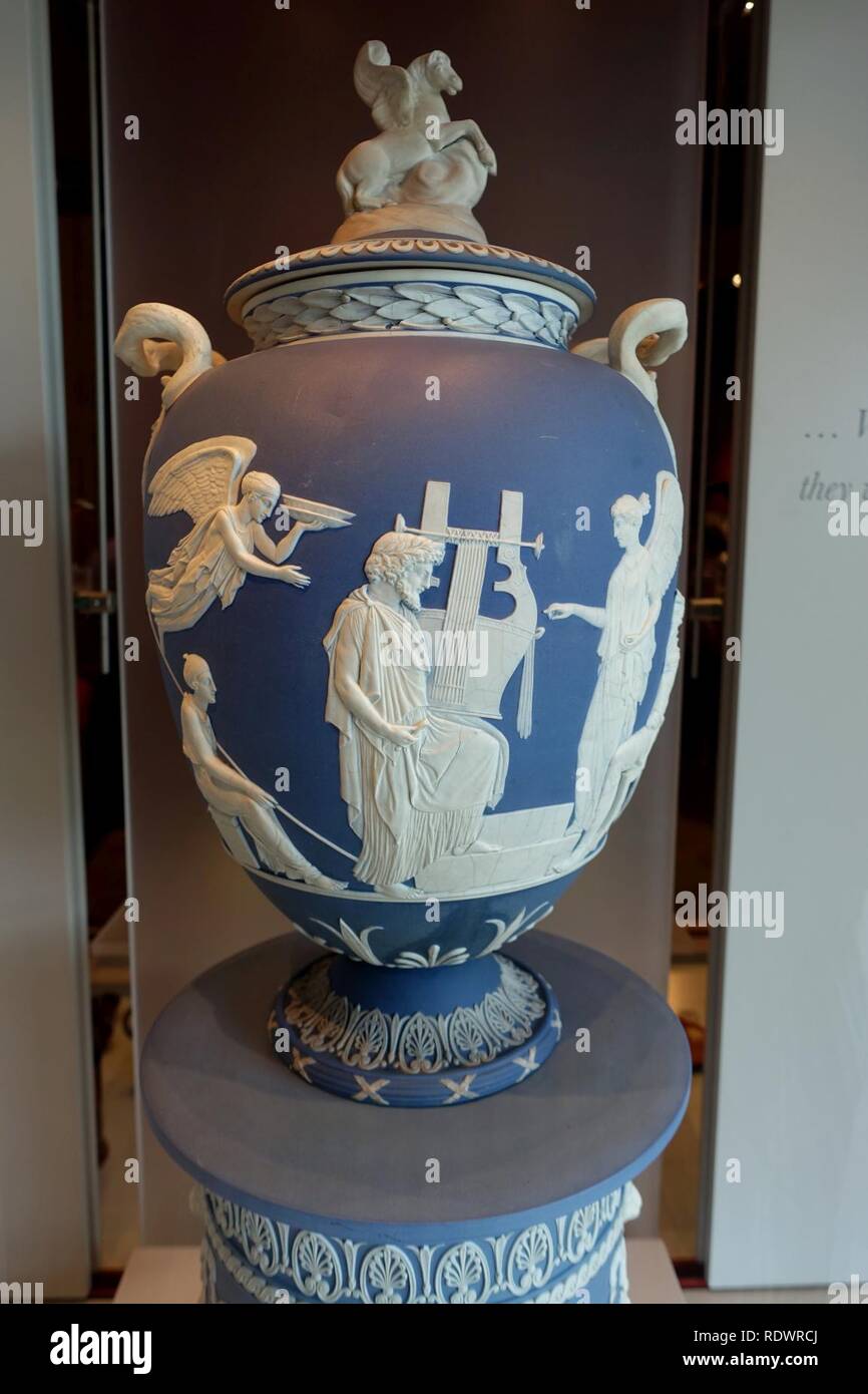 Apoteosi di Omero Vase, decorazione in rilievo modellato da John Flaxman, c. 1790, dettaglio - Wedgwood Foto Stock