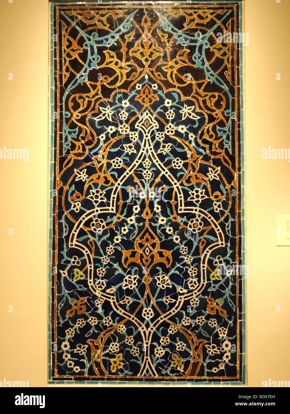 Frammento architettonico dal Santuario di Zayn al-Mulk, Iran Isfahan, 1480-1481 annuncio, mosaico - Arthur M. Sackler Gallery - Foto Stock