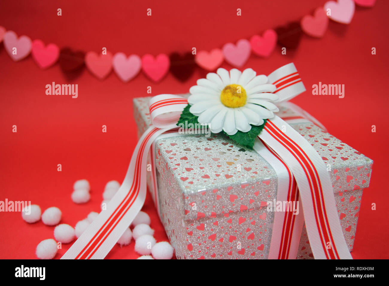 Confezione regalo con tema rosso Foto Stock