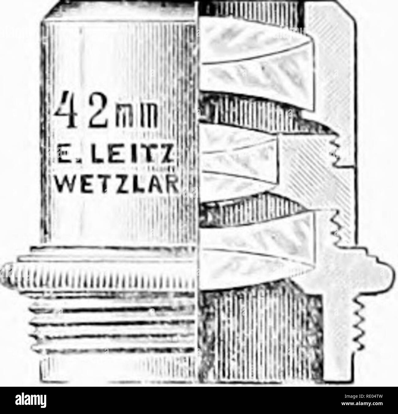 . Il microscopio; un'introduzione ai metodi microscopici e istologia. Microscopi. Fig. 212 A. Fig. 212 B. Fig. 212. Obiettivi Leitz di 64 (A), e 42 mm. B). Per micro-proiezione. (Taglio in prestito da II"a. Krafft, N. )'). Questi arco utilizzato senza una proiezione oculare. L'iride in 64 nun. obiettivo dovrebbe essere -ampia e aperta per micro-proiezione. §419. La disposizione delle parti di sporgenza di micro- ambito.-Come indicato nella Sezione 399, tutte le parti dell'apparecchiatura. Si prega di notare che queste immagini vengono estratte dalla pagina sottoposta a scansione di immagini che possono essere state migliorate digitalmente per readabili Foto Stock