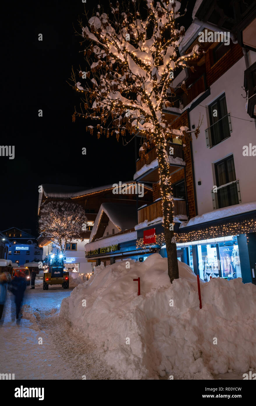 SEEFELD, Austria - 07 gennaio 2019: vista notturna di Seefeld in stato austriaco del Tirolo, una importante località turistica popolare per gli sport della neve ed alpino h Foto Stock