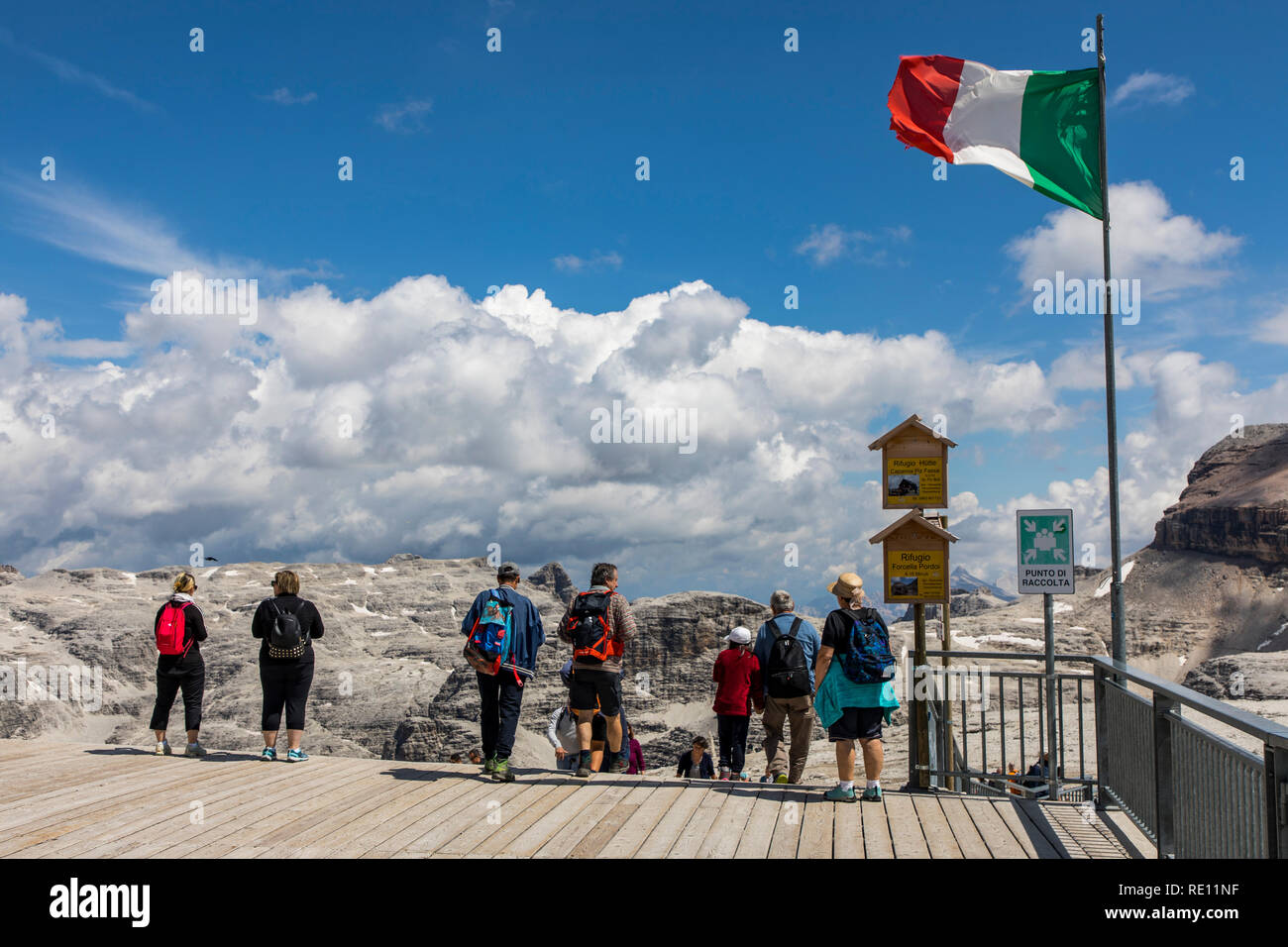 Veneto, paesaggio di montagna sul Passo Pordoi, Dolomiti, Italia, pass a 2239 metri di altitudine, al vertice del Sass Pordoi, 2950 metri, Foto Stock