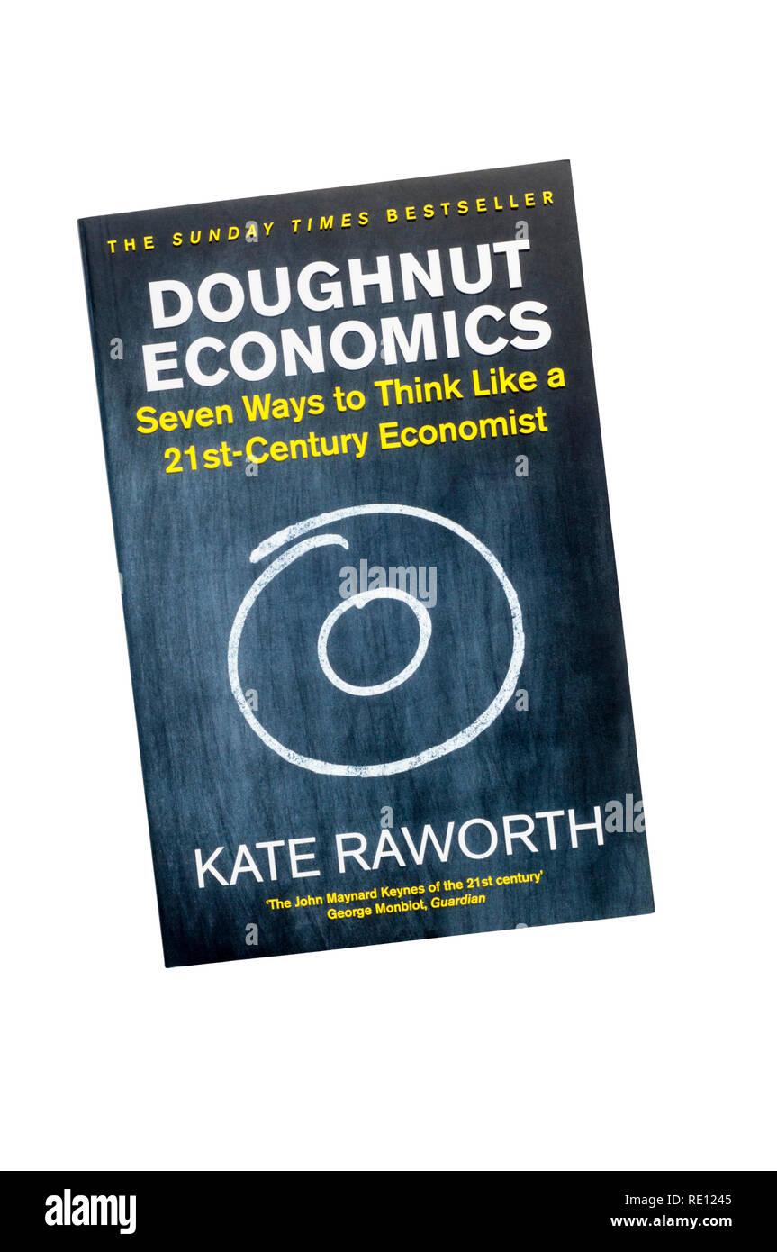 Copia paperback di ciambella economia di Kate Raworth. In primo luogo pubblicato in 2017. Foto Stock