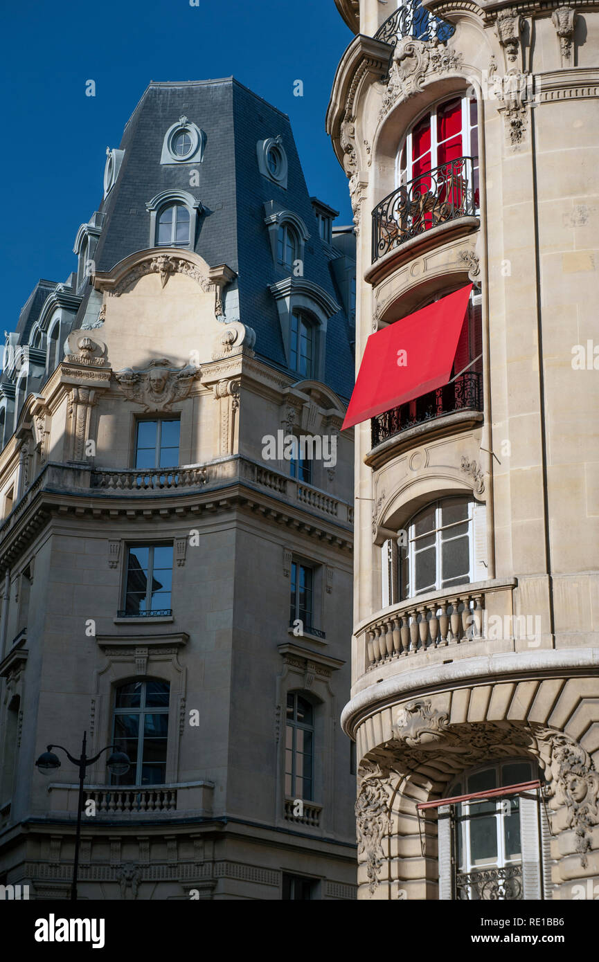 Bellissima architettura francese nel 2° Arrondissement, rue Etienne Marcel, Bourse, Parigi, Francia Foto Stock