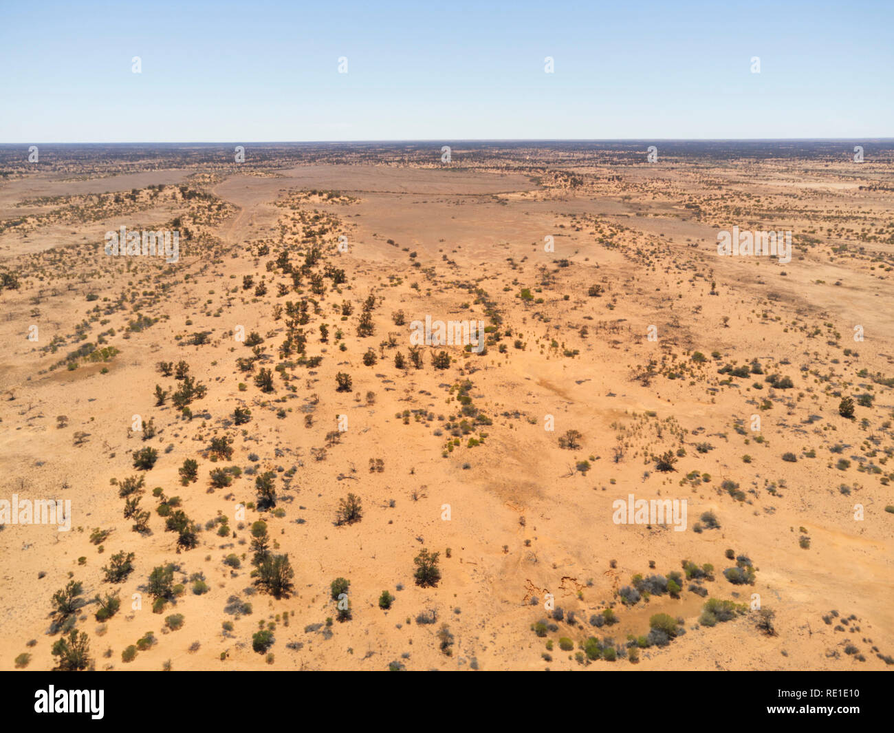 Antenna della duna di sabbia paese in remote outback Australia del Sud Foto Stock