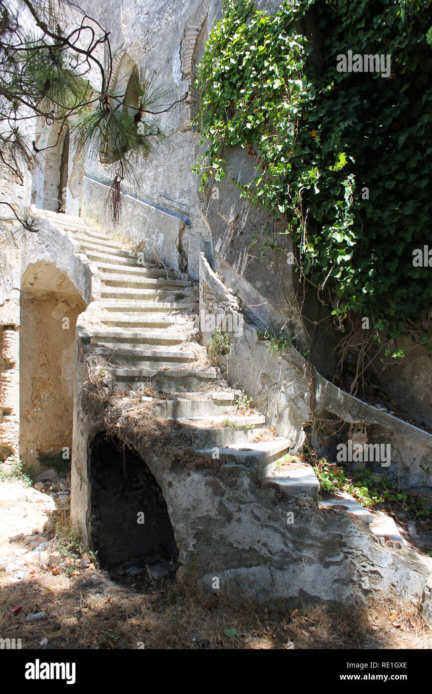 Treppe in verfallener Kirche in Andalusien Foto Stock
