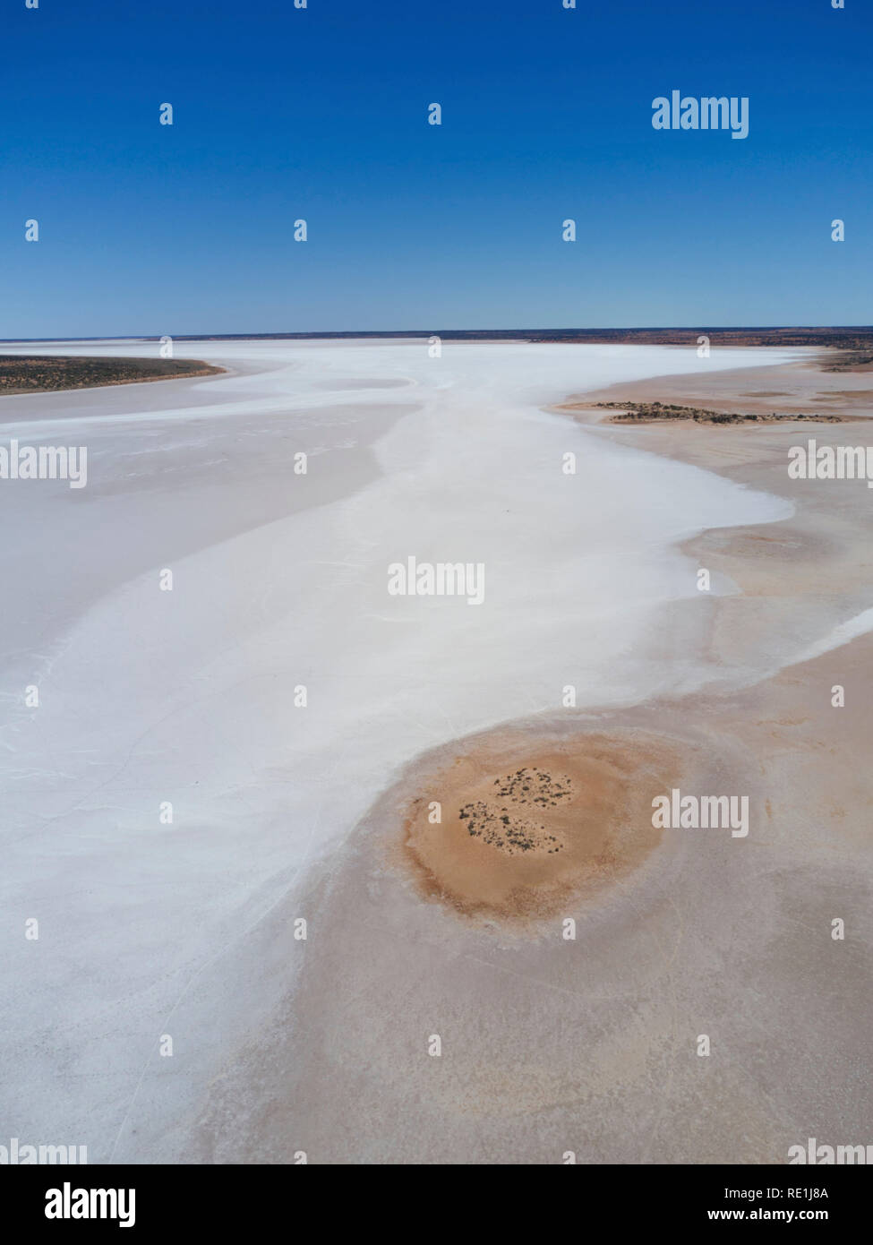 Antenna di pattern su un sale incrostato lago conosciuto come isola laguna in South Australian Outback Foto Stock