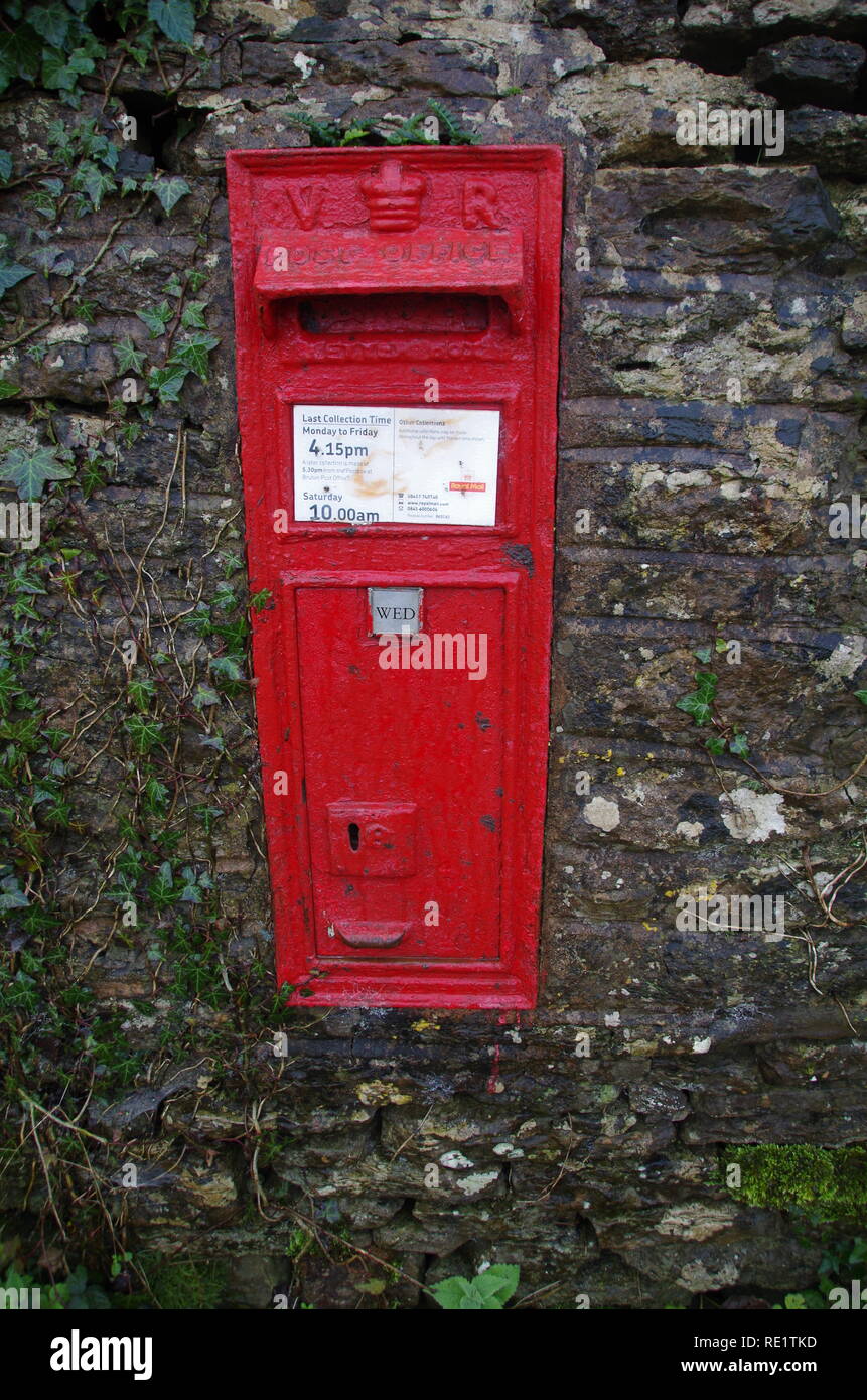 Royal Mail postbox. La Macmillan modo. A lunga distanza trail. Somerset. In Inghilterra. Regno Unito Foto Stock