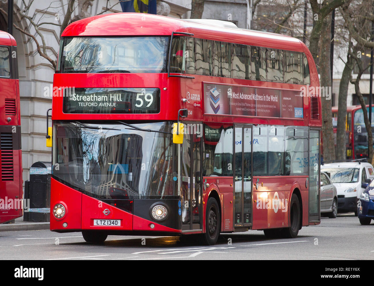 Un nuovo autobus Routemaster fabbricato da Wrightbus e noto anche come il nuovo autobus per Londra, Boris Bus o Borismaster. Trasporto per business LondonÕs pl Foto Stock