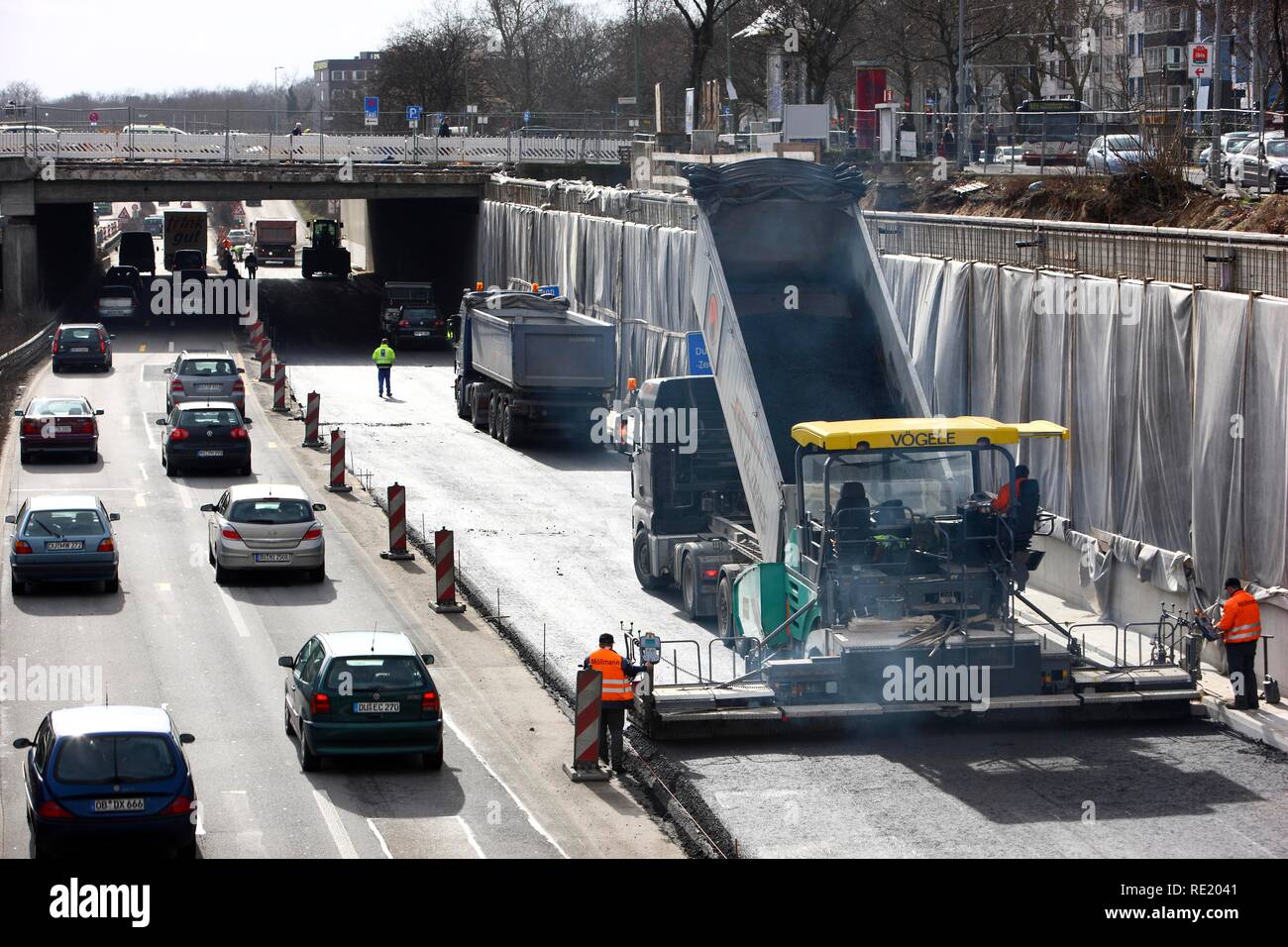 Autostrada opere stradali sull'autostrada A59, Duisburg City center nella direzione di marcia di Duesseldorf Foto Stock