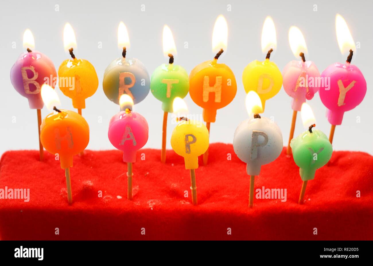 Candele di compleanno di precisare le parole Buon compleanno Foto Stock