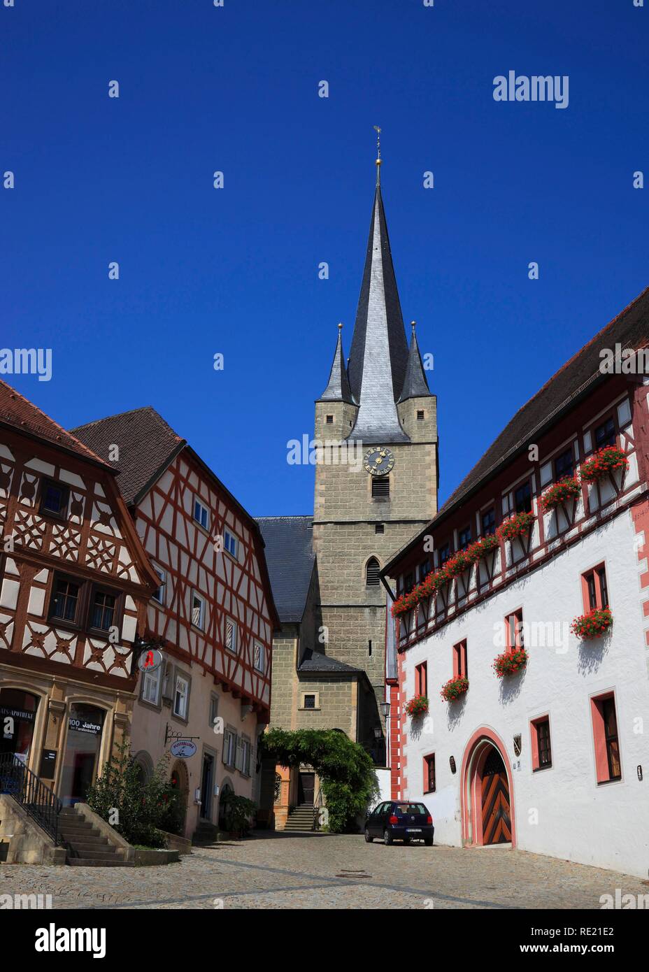 Superiore di Piazza del Mercato e la Chiesa di St. Michael nella Zeil am Main, Hassberge distretto, bassa Franconia, Bavaria Foto Stock